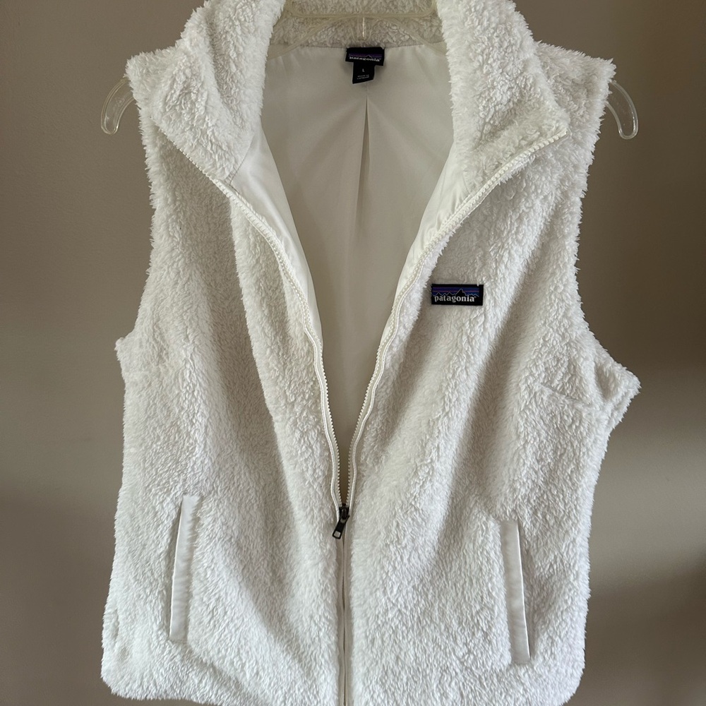 Patagonia Soft White Fleece Vest - Picture 4 of 9